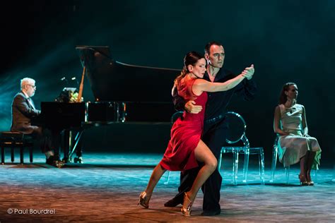 La Grande Nuit du Tango avec Wijaya Kusuma: Quand une Star Indonésienne Embrase Paris!